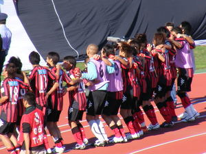 喜びを分かち合う選手たち