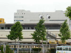 東口から見るパセオ