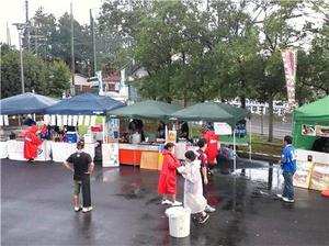 雨上がりの売店