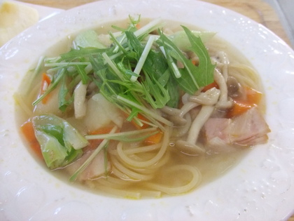 寝起きっからパスタ。