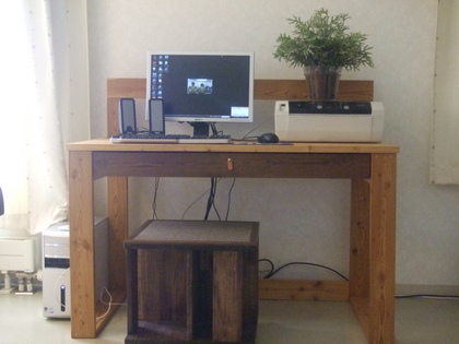 すっぱだかの写真がデスクトップになってるぞ。