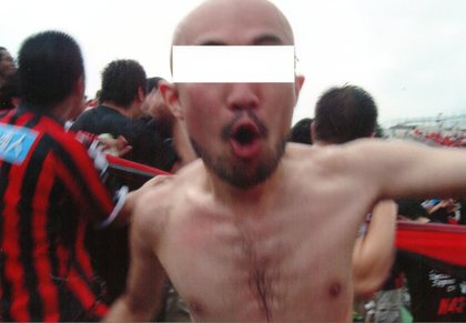 くってかかる