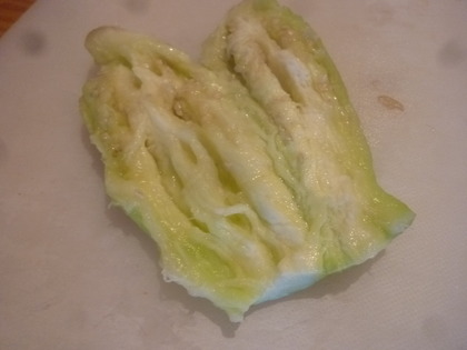 菜箸で拡げます