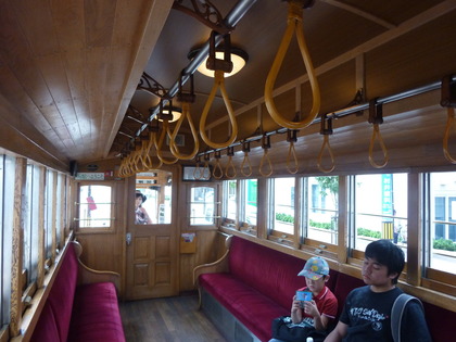 レトロな車内