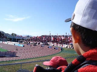 ホロ苦いデビューだったな。