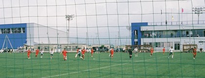 試合風景（いちばん左が８番さんかな？）